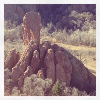 Dieser Fels sah aus, als wäre er vom Himmel gefallen und zwischen den anderen Felsen stecken geblieben // This rock looked as if it would have fallen from the sky getting stuck between all the other rocks.